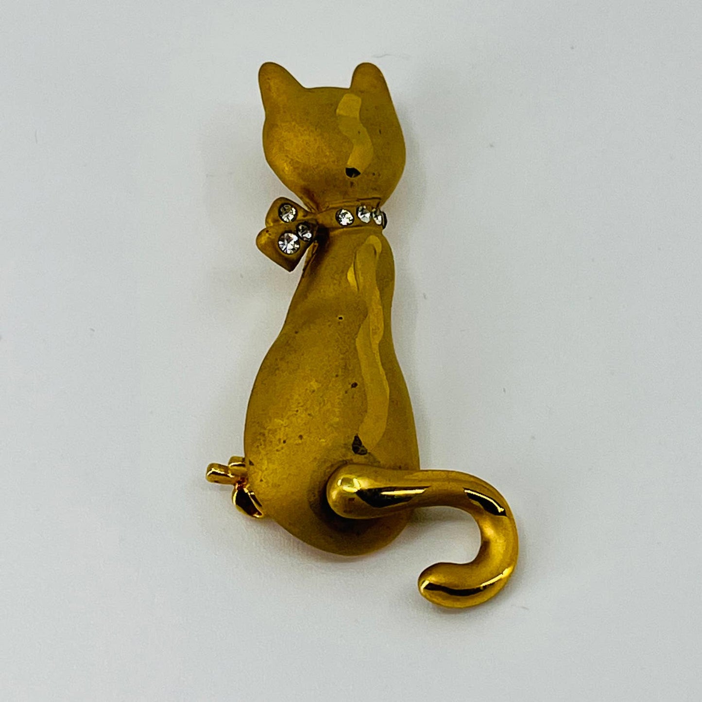 Vintage MCM Mod Kitty Cat Brooch Matte Gold Tone Rhinestone Bow Tail Moves SA6