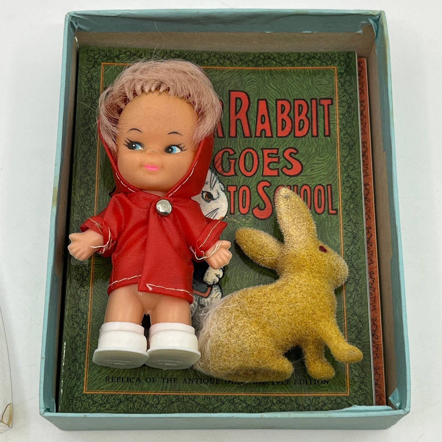 1975 Flocked Peter Rabbit Doll and Replica Book Set in Box TG1