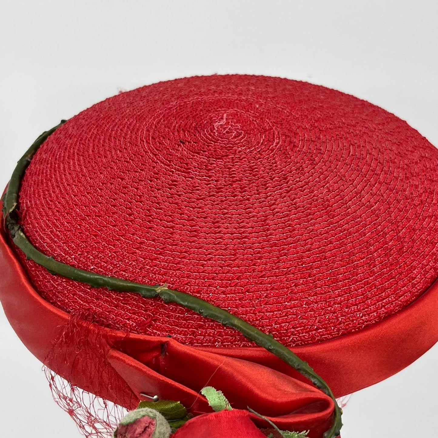 Vintage Woman’s Red Rose Cocktail Fascinator Pillbox Hat Millinery Netting HB1