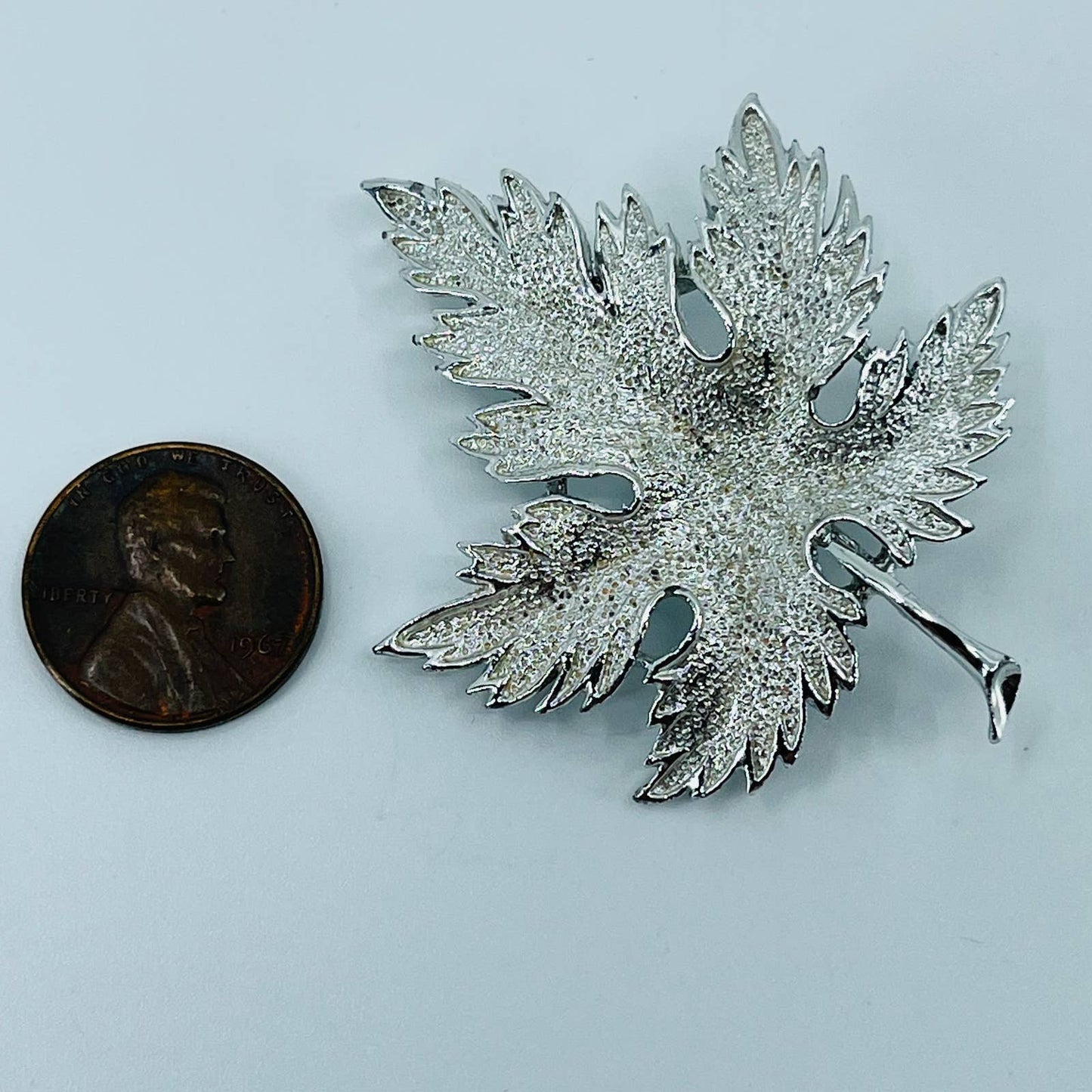 Vintage Textured Maple Leaf Pin Brooch Silver Tone SB2