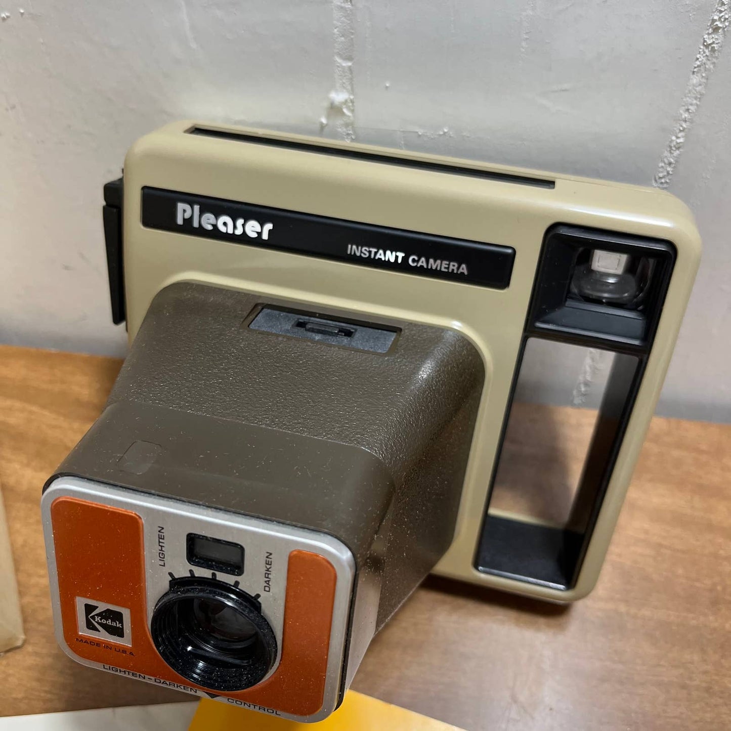 1970s Brown Orange Kodak Pleaser Instant Camera w/ Box Manual Inserts TG9