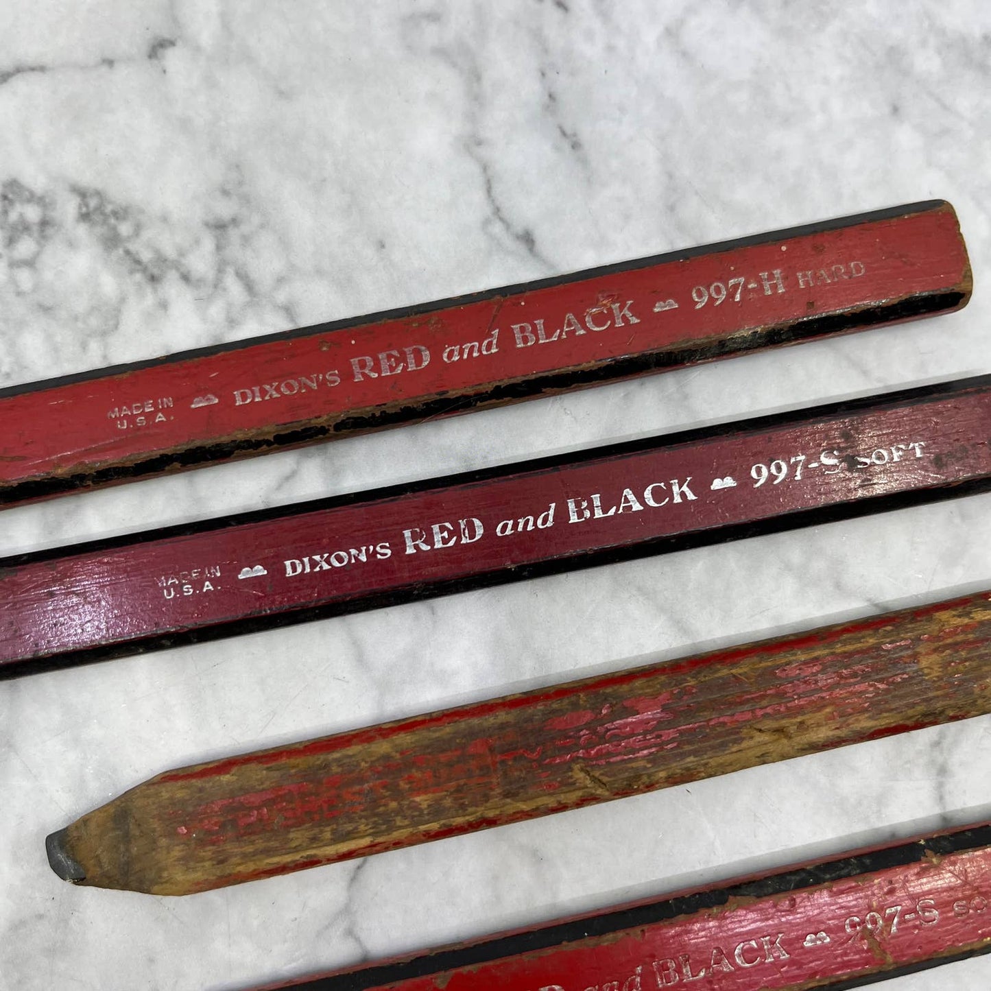 Vintage Lot of 4 Carpenter Pencils Dixon’s Red and Black 997 Hard & Soft TJ3