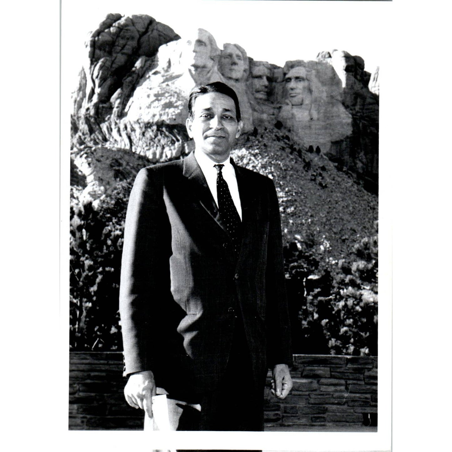 Pakistan Minister Masood Viewing Mount Rushmore 1963 Original Photo 5x7 TK1-P4