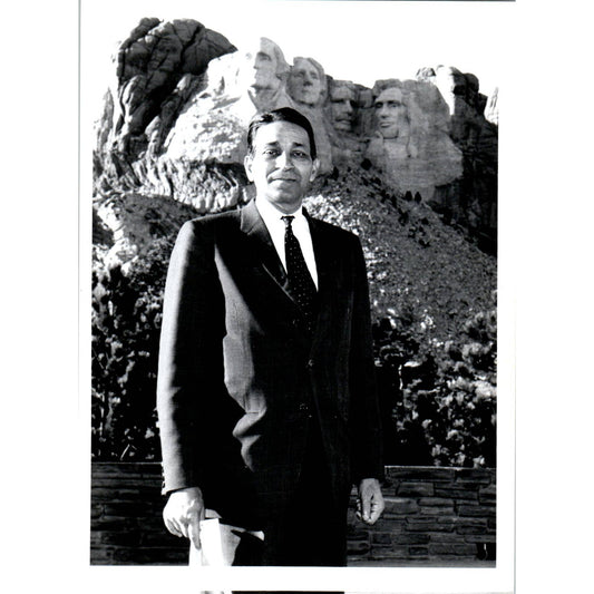 Pakistan Minister Masood Viewing Mount Rushmore 1963 Original Photo 5x7 TK1-P4