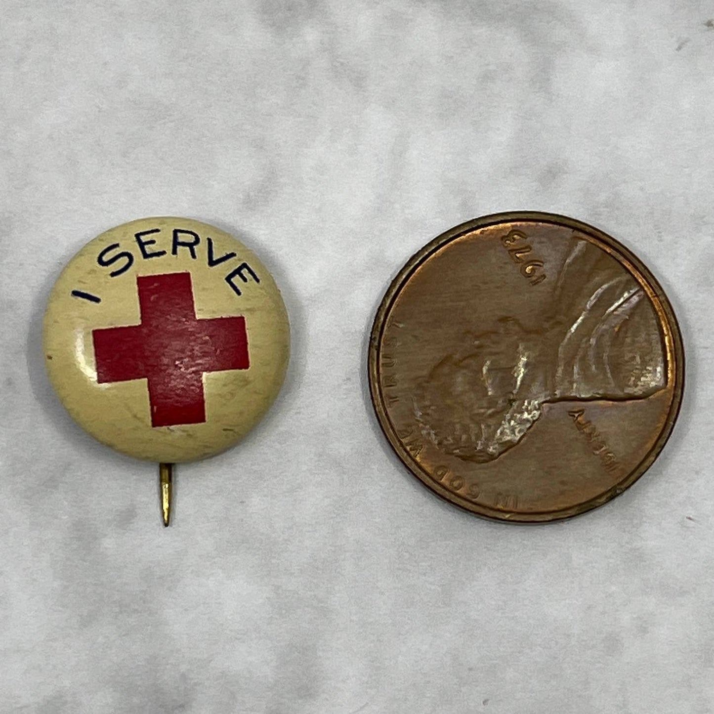 1920s Pinback Button Pin American Red Cross - I Serve SE7
