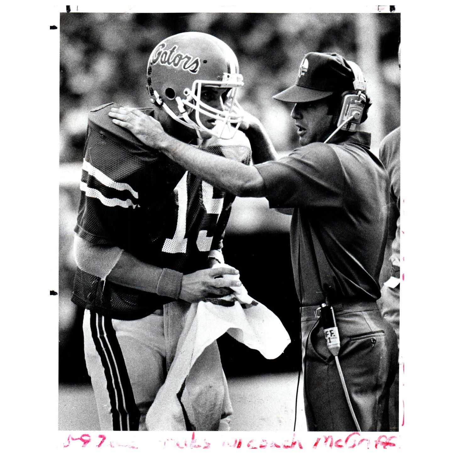 1981 Press Photo Football Florida Gators QB Wayne Peace w/ Lee McGriff 8x10 AD3