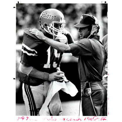 1981 Press Photo Football Florida Gators QB Wayne Peace w/ Lee McGriff 8x10 AD3