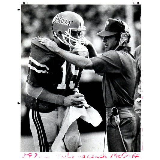 1981 Press Photo Football Florida Gators QB Wayne Peace w/ Lee McGriff 8x10 AD3
