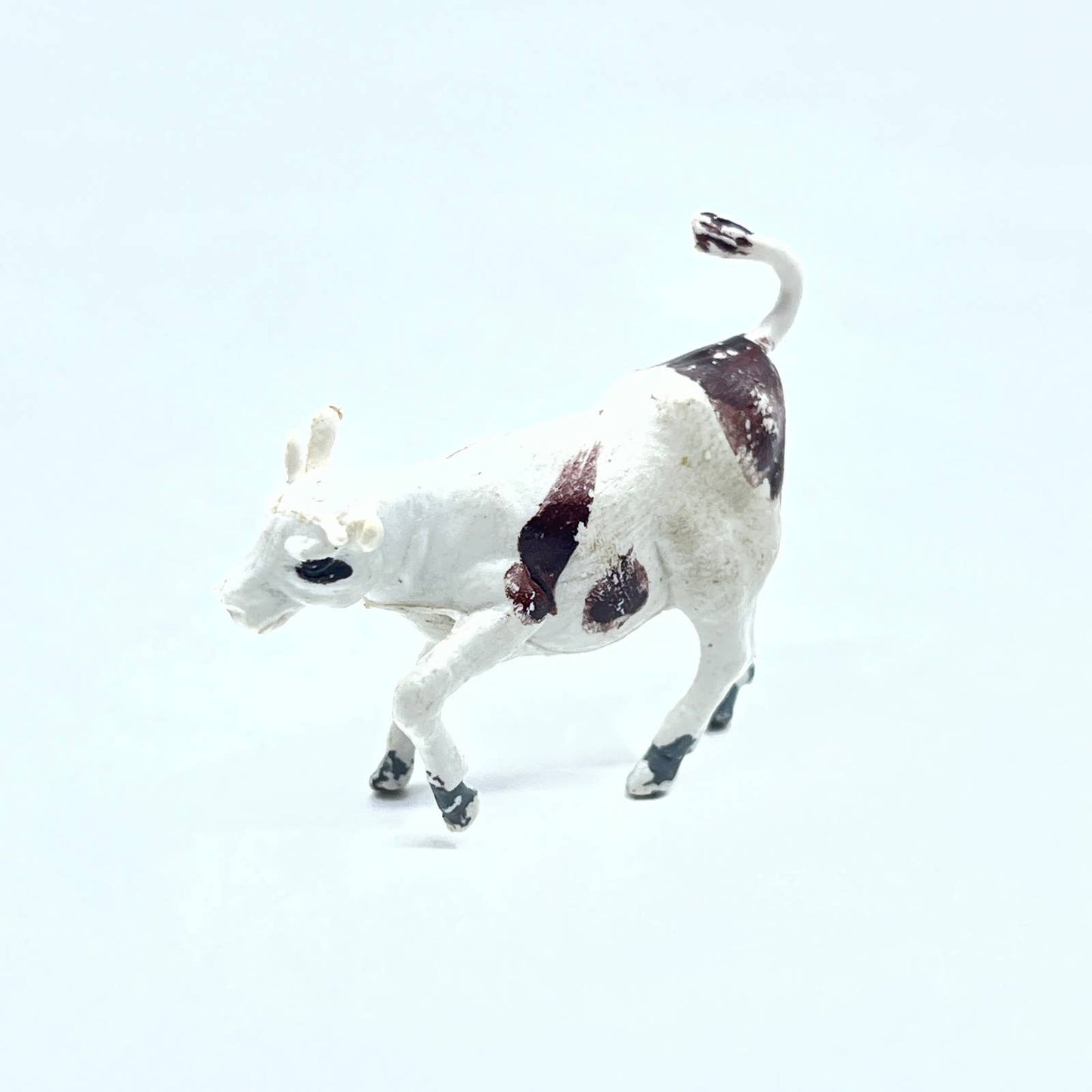 Vintage Miniature Cow Farm Animal Figure Hong Kong SD7