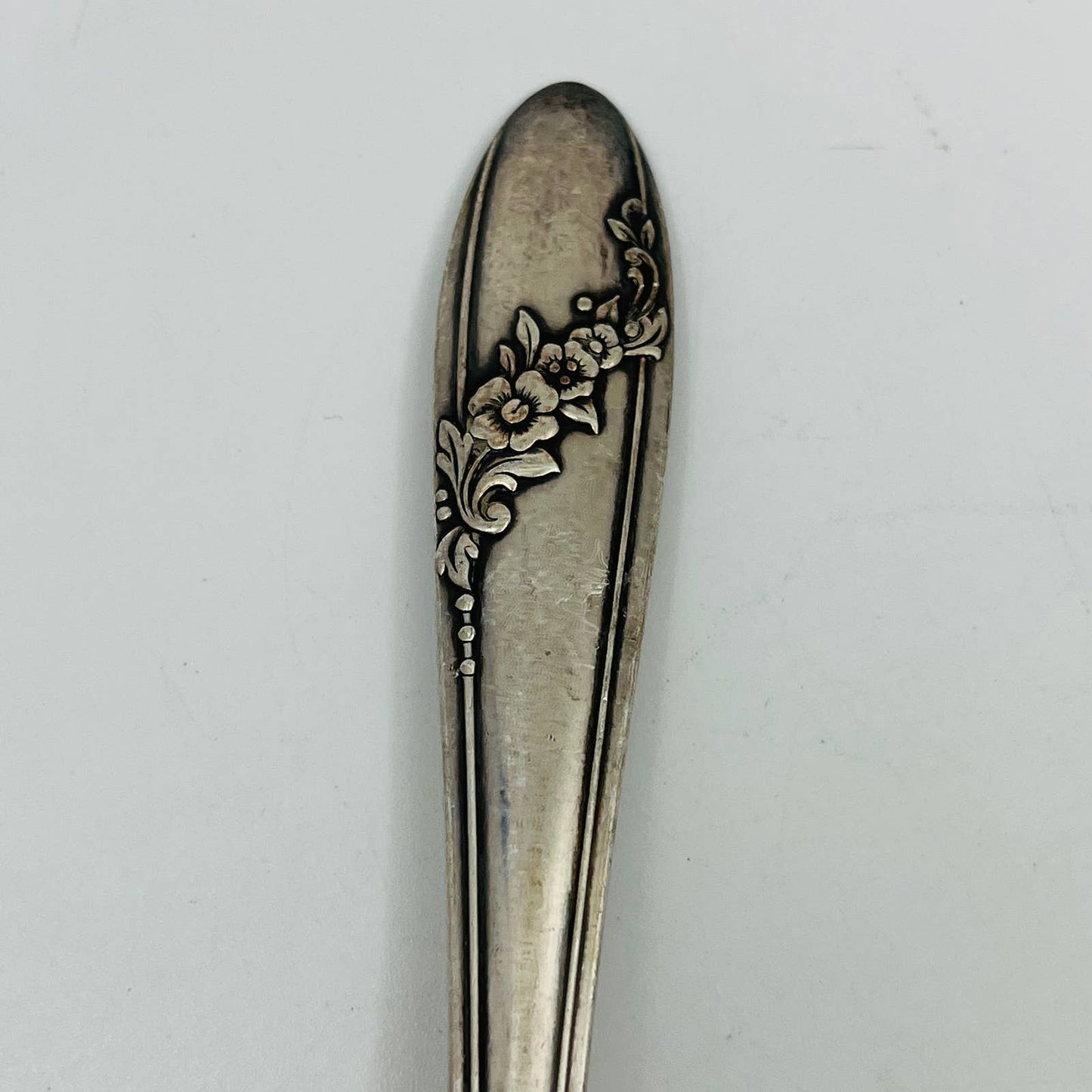 Silver Plated Serving Spoon 8” Queen Bess II Tudor Silverplate Oneida 1946 SB7-4