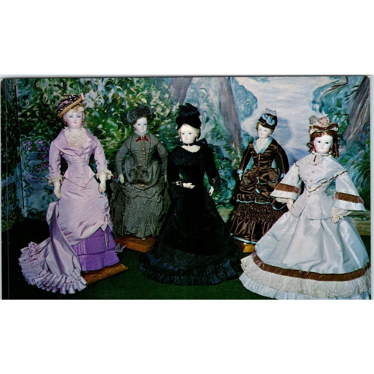 Group of French Fashion Dolls Gay's Doll House & Museum Maggie NC Postcard PB8