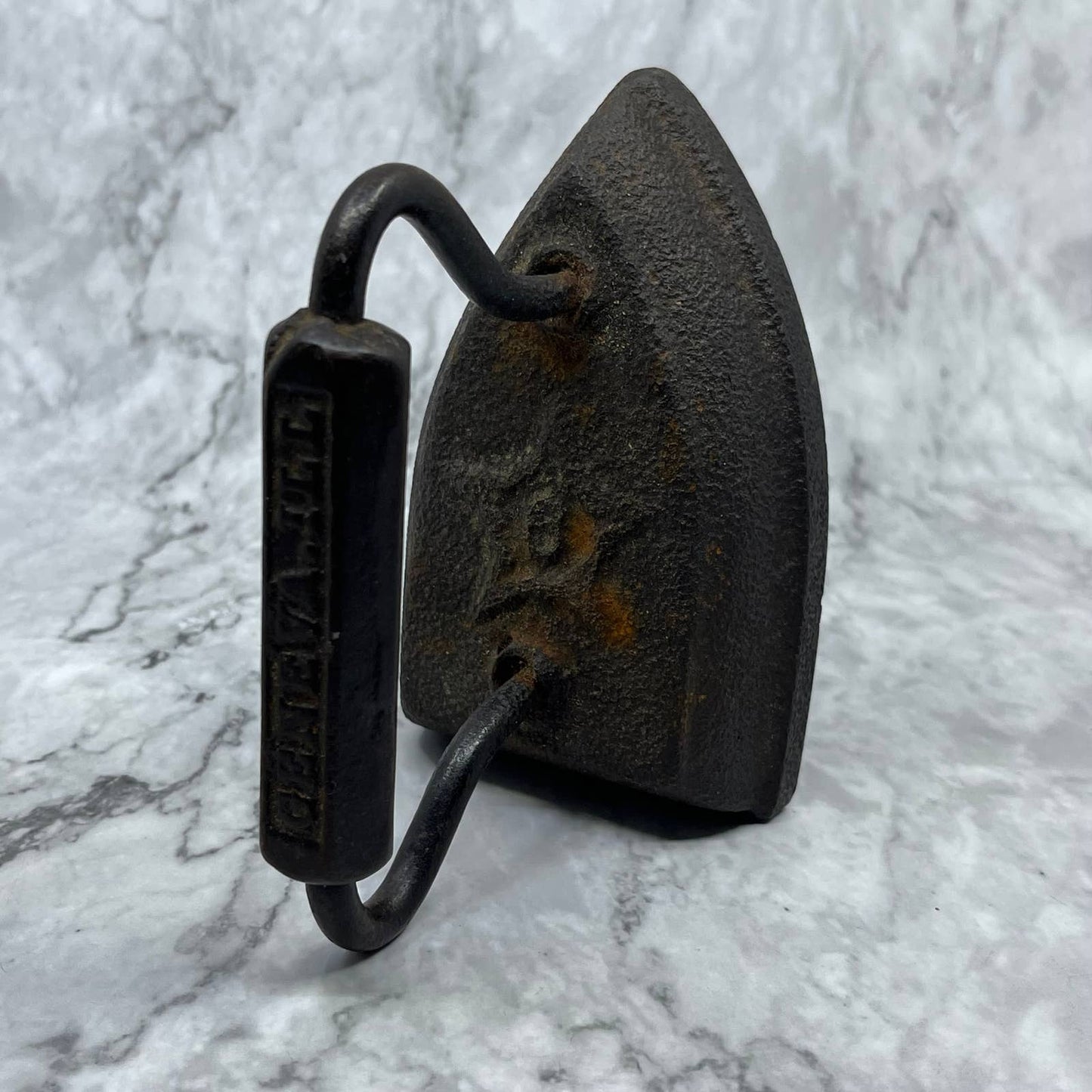 Antique Geneva Illinois No 6 Cast Iron Sad Iron with Star 5.5” TJ6