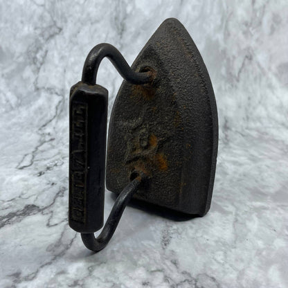 Antique Geneva Illinois No 6 Cast Iron Sad Iron with Star 5.5” TJ6