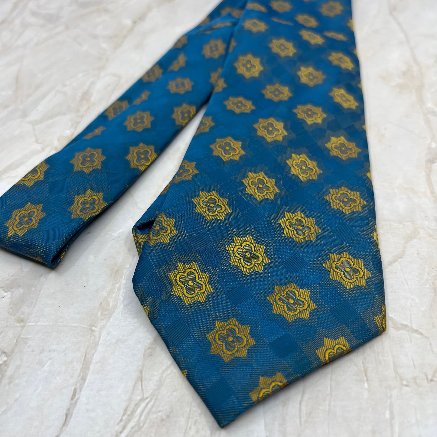 Retro 1960s Men's Blue and Gold Dacron Polyester Necktie Tie TC9