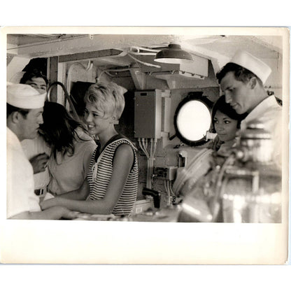 c1970 Original Photo Navy Sailors With Ladies 8x10 AD6