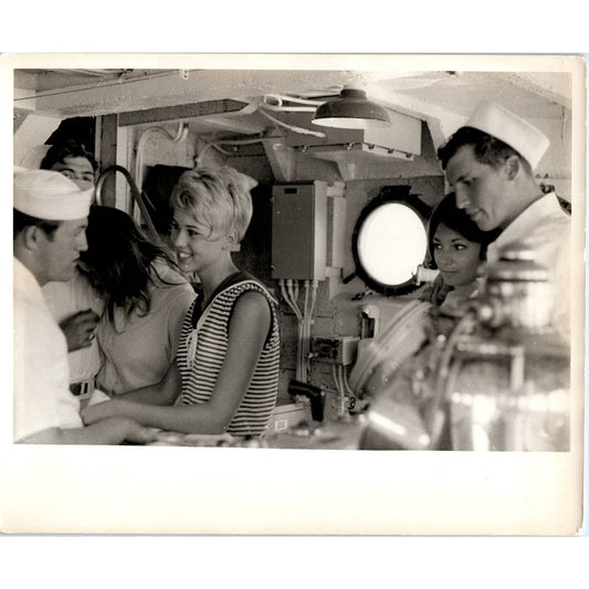 c1970 Original Photo Navy Sailors With Ladies 8x10 AD6