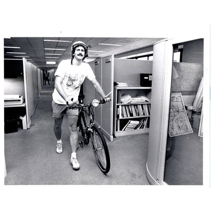 1989 Press Photo Cycling Jeff Hunter Riding Bike Miami Herald 8x10" AD3