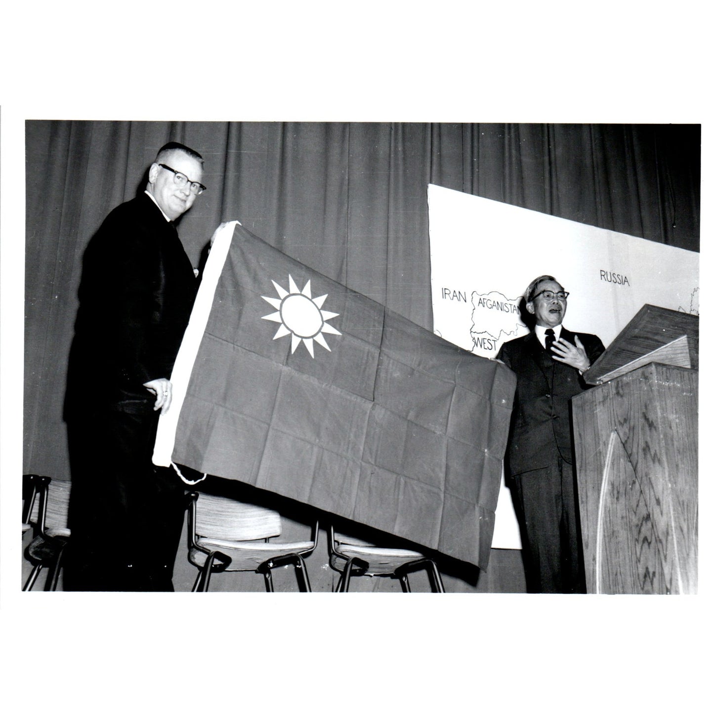 China Ambassador Tsiang Presenting Flag to Pres. Ward Original Photo 5x7 B10