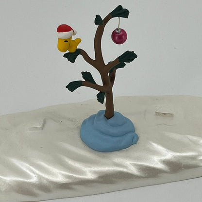 1995 HALLMARK KEEPSAKE PEANUTS SNOW SCENE Display Woodstock Charlie Brown TB4