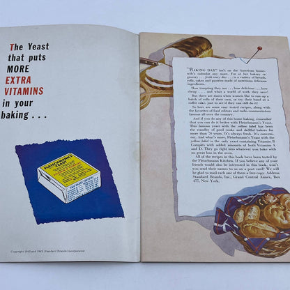 1943 Fleischman's Yeast The Bread Basket Recipe Cook Book TG6