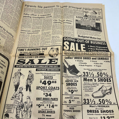 1974 Aug 8 OSHKOSH DAILY NORTHWESTERN Newspaper Nixon to Resign TI6-11