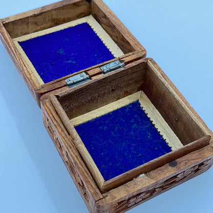 Vintage Teak Wood Carved Trinket Box Mother of Pearl Inlay India 4x4x2” TE5