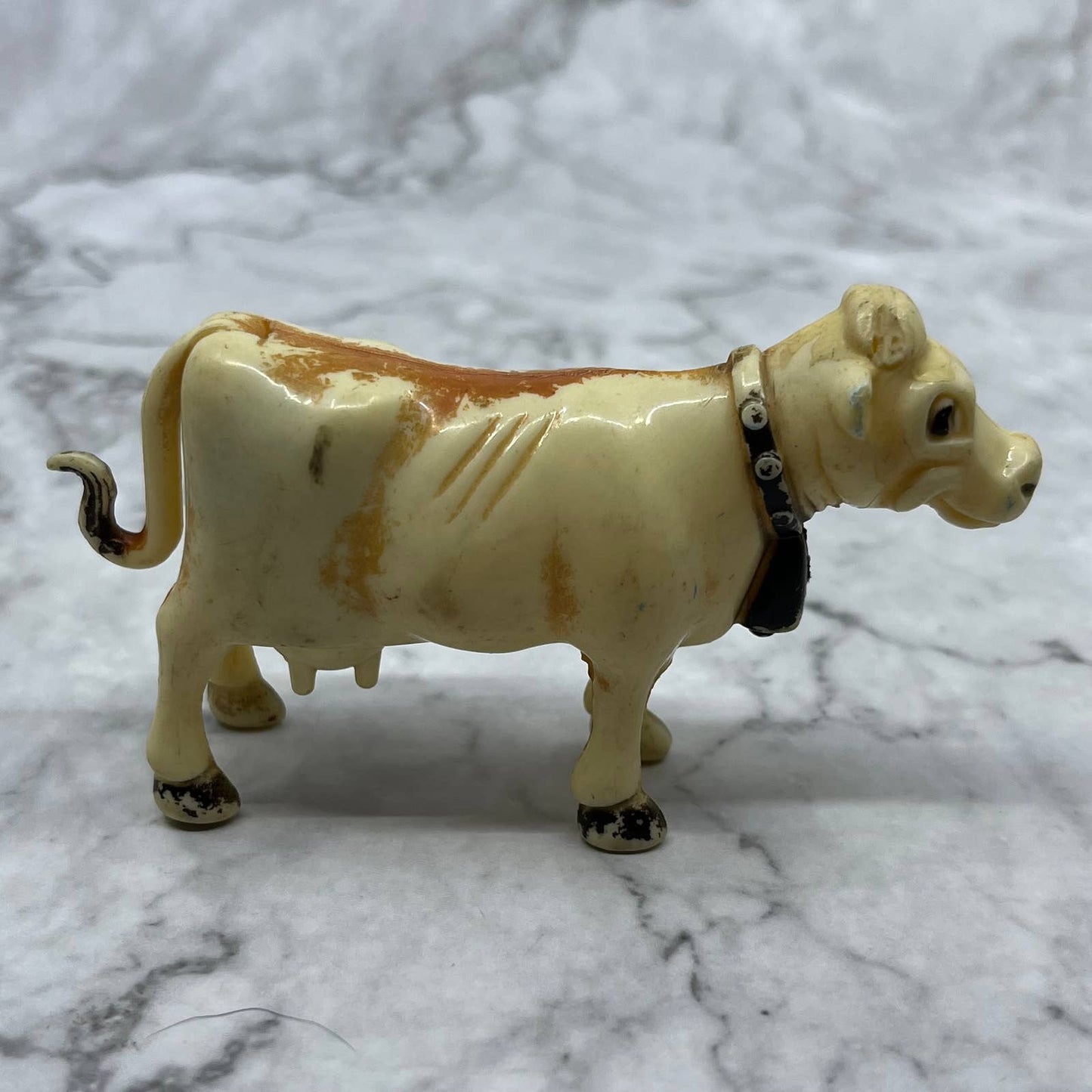 Vintage 1950’s Marx Plastic Milking Cow Toy 4x2.5” SE6