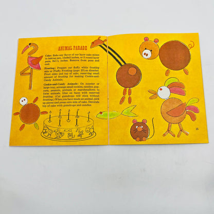 1960s Betty Crocker CAKES KIDS LOVE Cook Book Booklet SA7