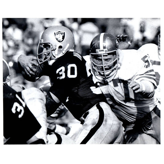 1970s Press Photo Football NFL Raiders Running Back Mark Van Eeghen 8x10" AD3