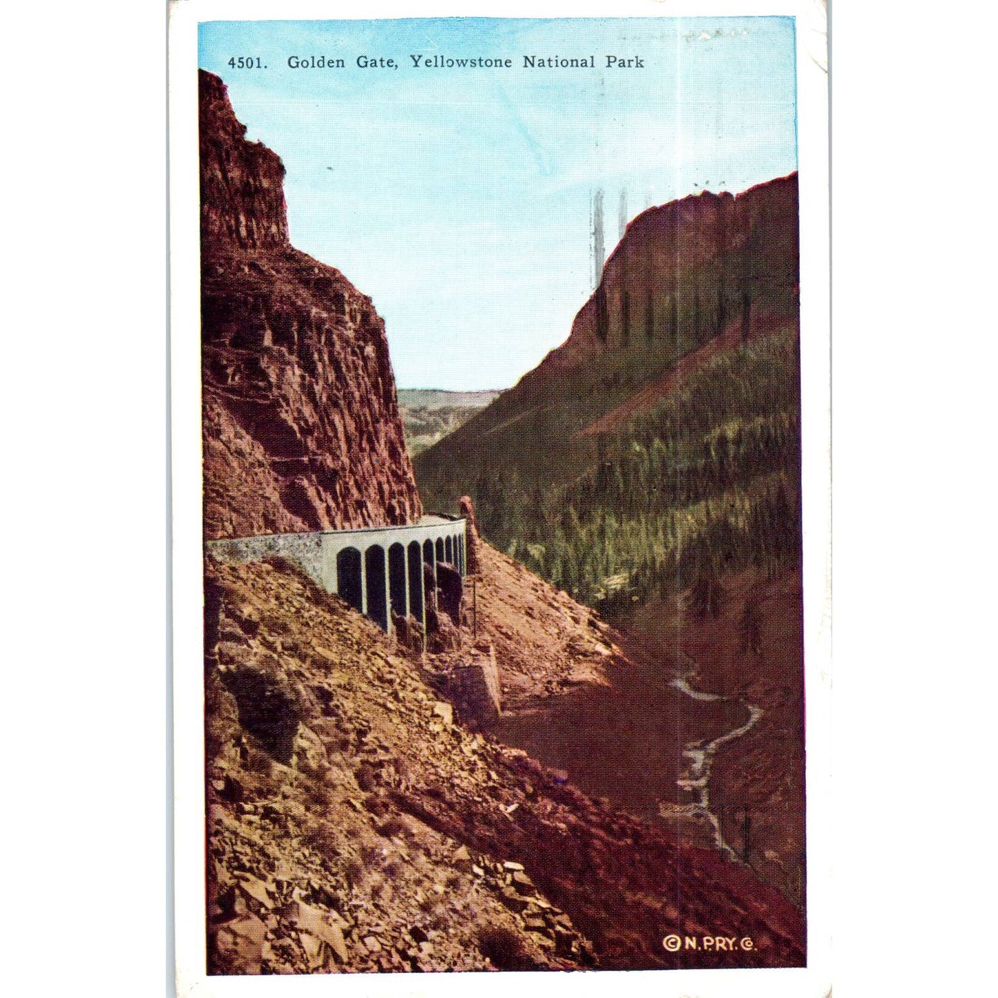 1939 Golden Gate, Yellowstone Park Original Postcard TK1-P15