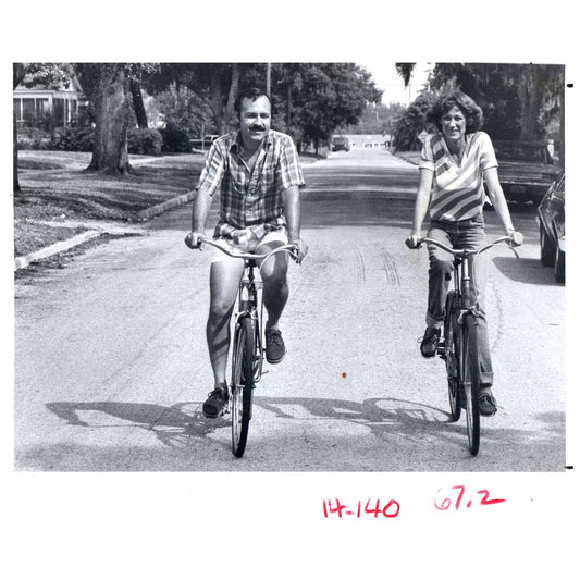 1983 Press Photo Cycling Patti Irwin Bikes With Artificial Leg Miami FL 8x10 AD3