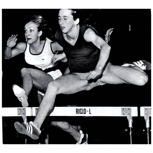 1975 Original Press Photo Track Hurdles Jeanine Shepard Barbara Bangs 8x10 AD2