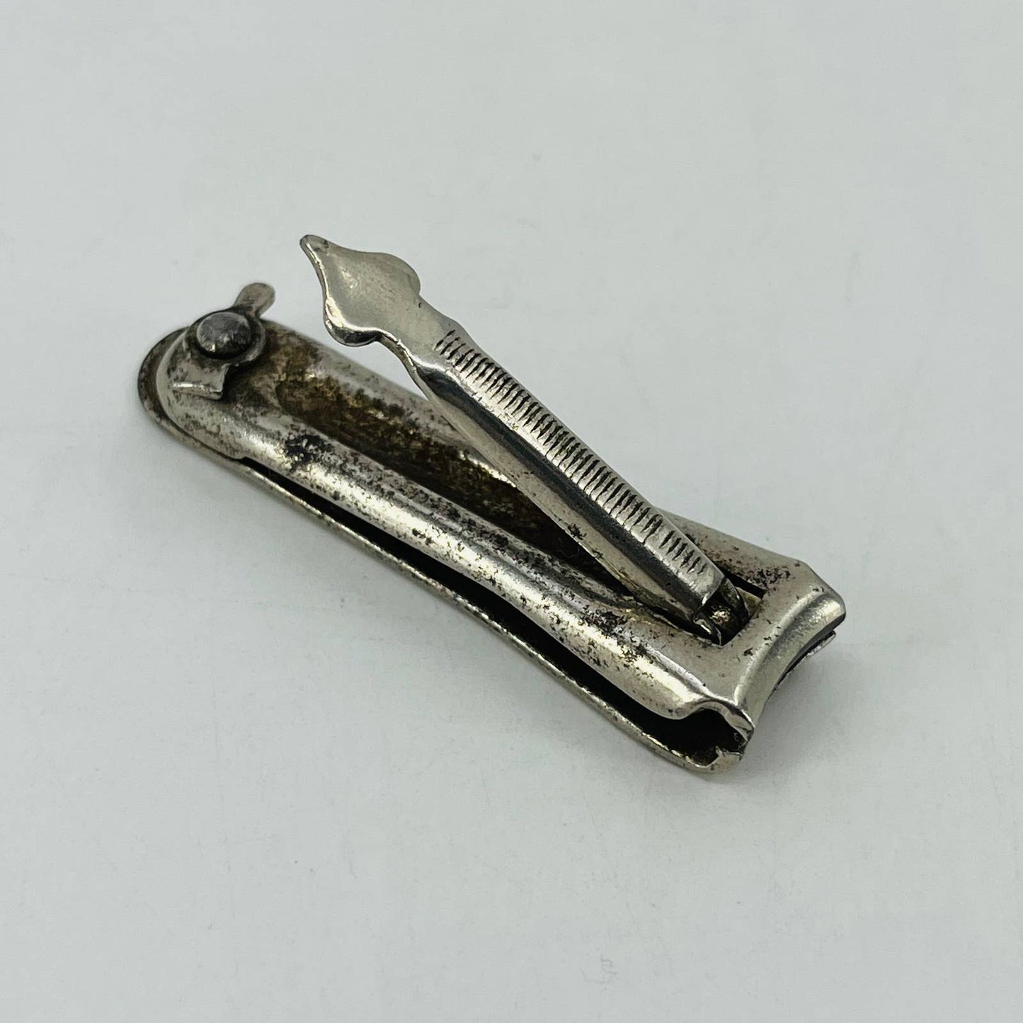 1930s Art Deco Lock Snap Nail Clipper Silver Nov Co SC3