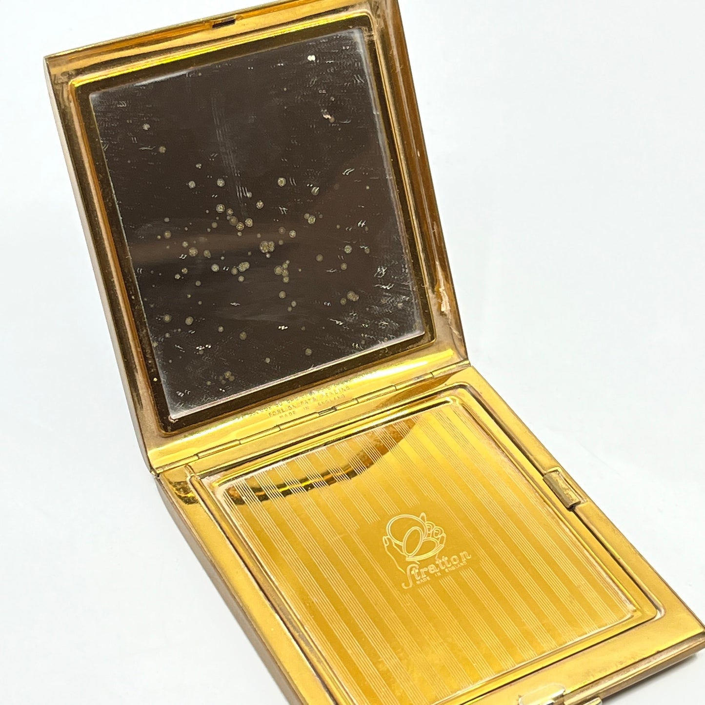 1950s Stratton England GOLD TONE Pinstripe Black Enamel Powder Compact SC8