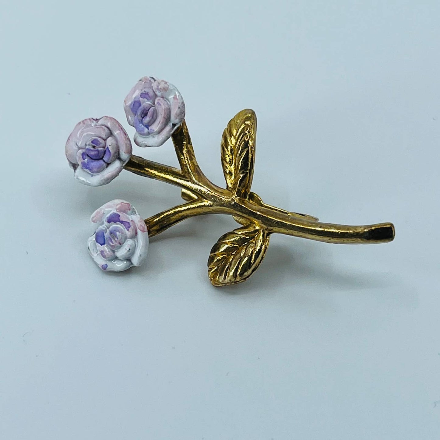 Vintage White Lavender Enamel Three Rose Brooch Gold Tone SB2