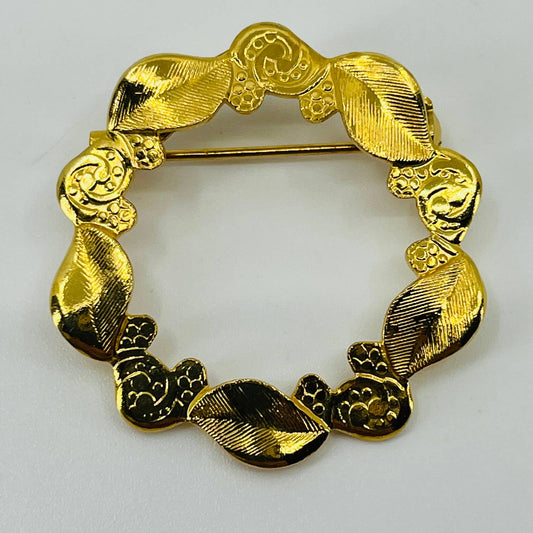 Vintage Floral Leaf Wreath Brooch Gold Tone SB2