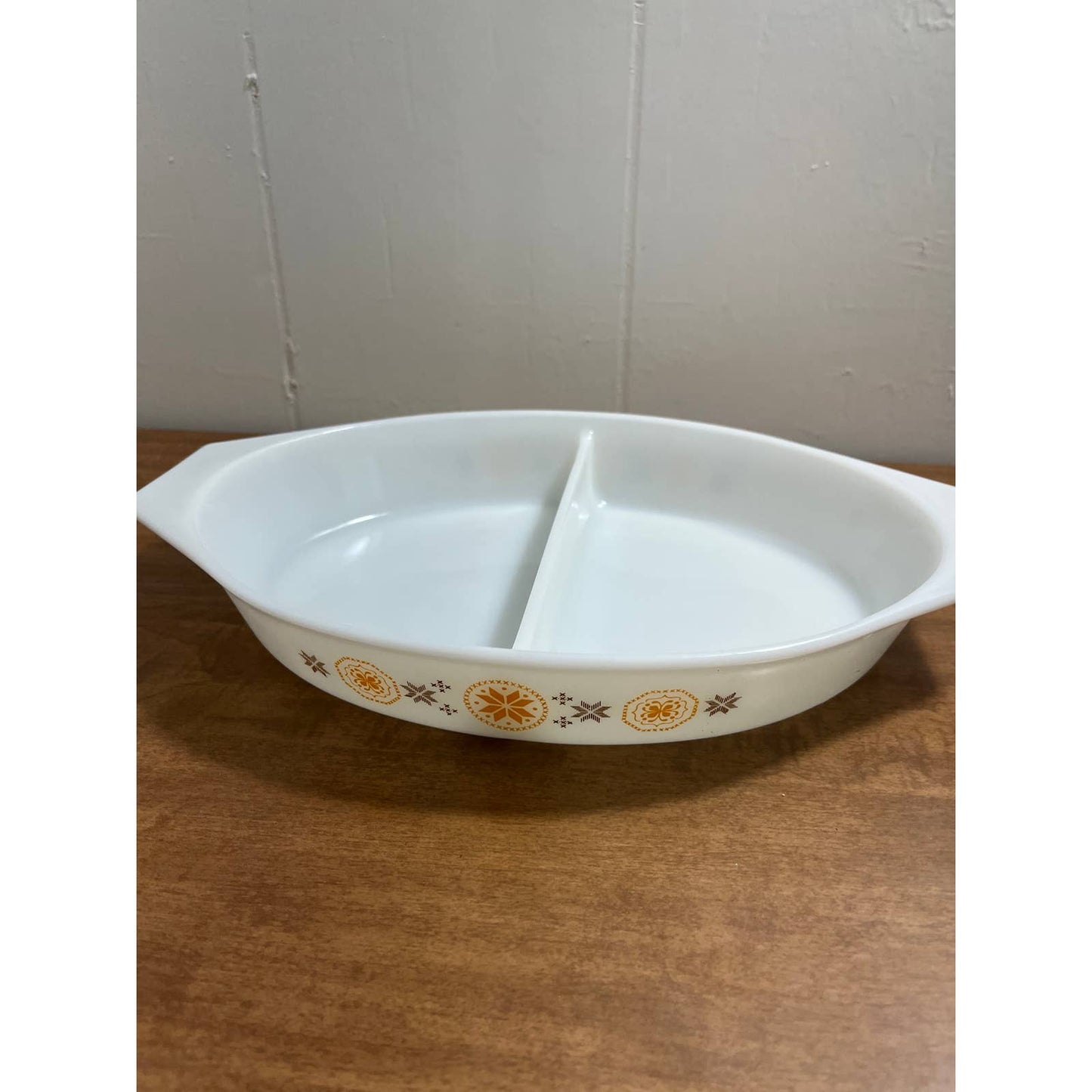 1960s PYREX Town and Country Cinderella /Orange/Brown 1.5 QT Divided Dish TB8