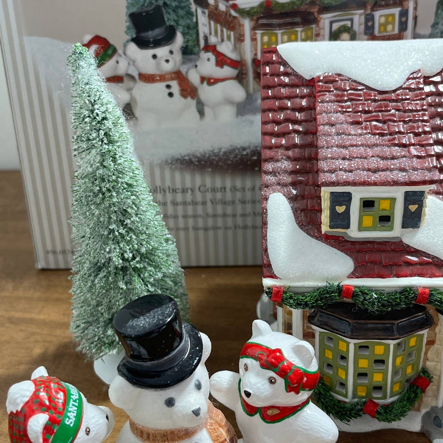 Dept 56 Santabear Village “2001 Hollybeary Court” Set of 4 #56.05747 NIB w Light