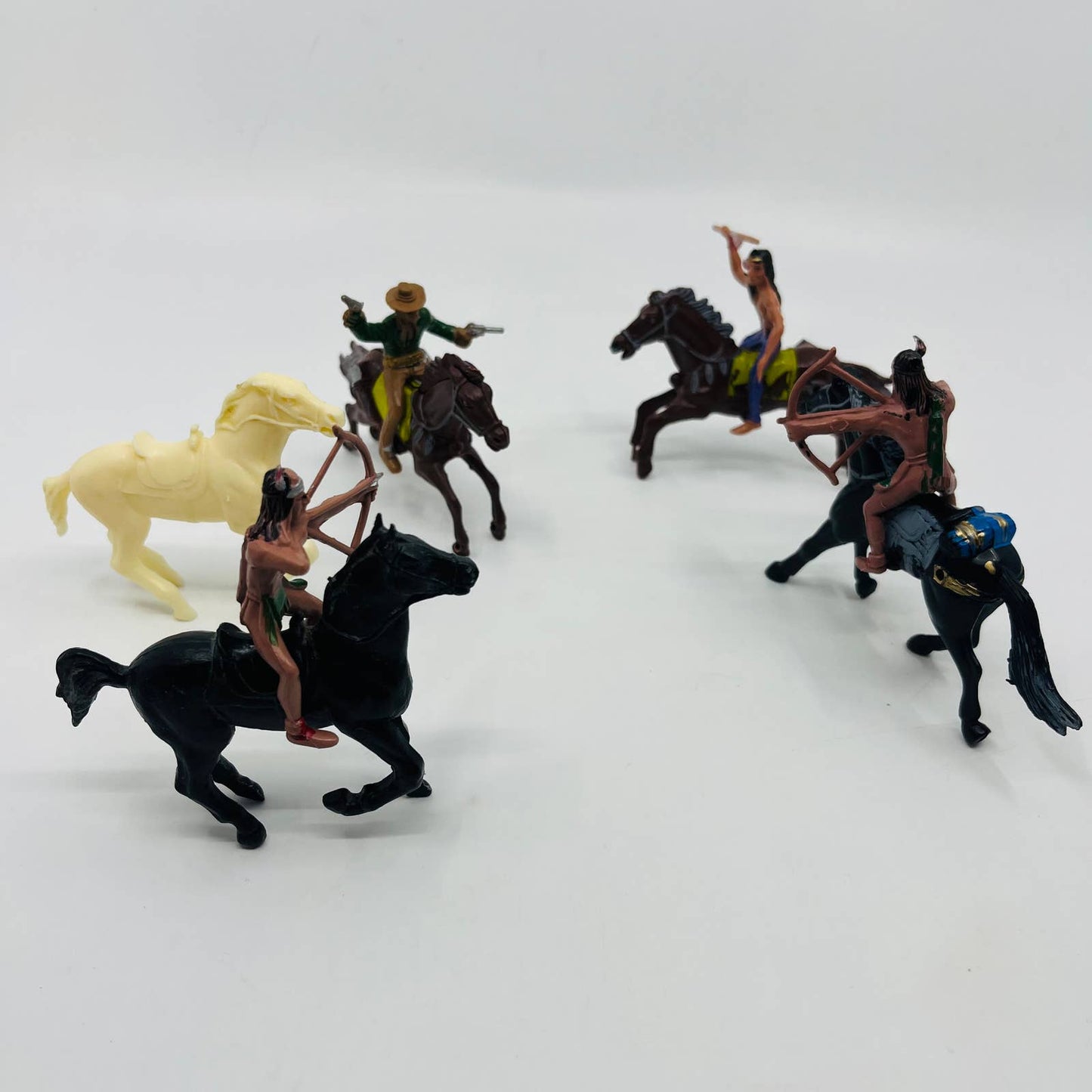 Vintage Plastic Molded Cowboys and Indians With Horses 9pc Lot TA9