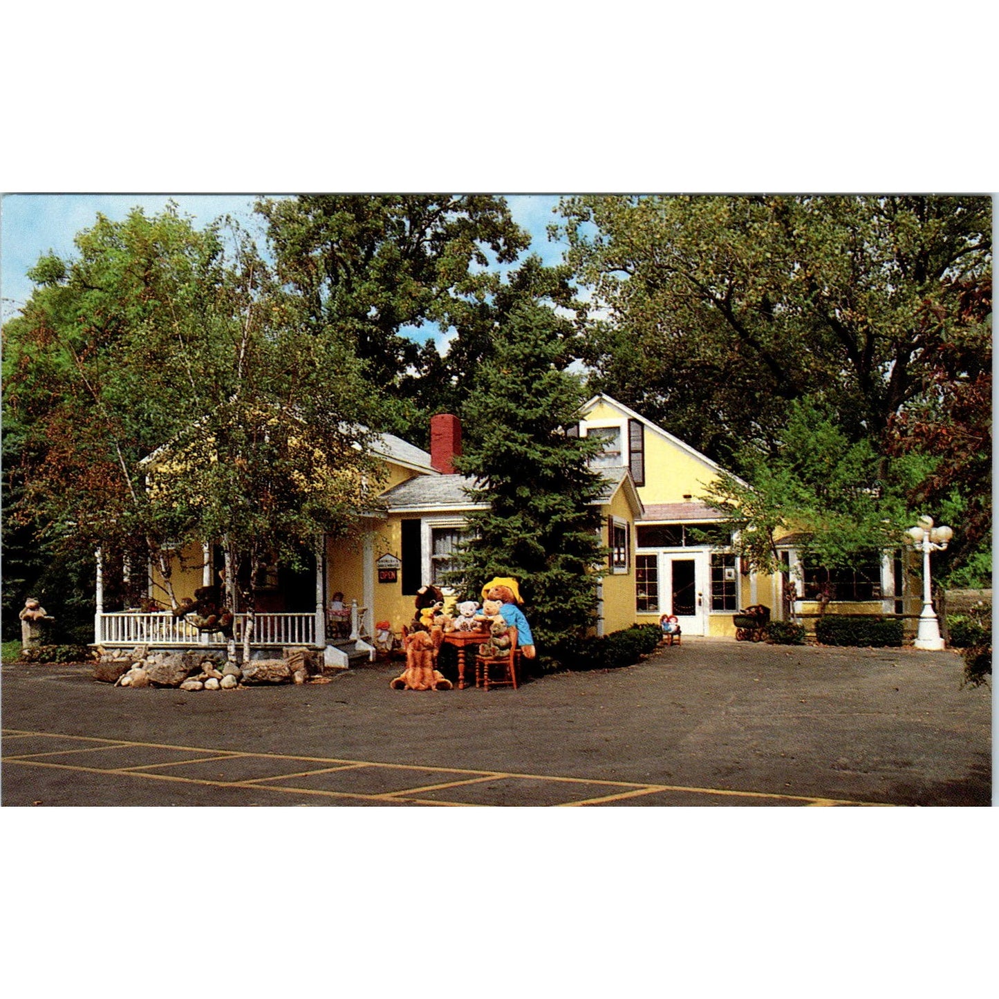 Shirley's Doll House Wheeling Illinois Original Postcard PB8