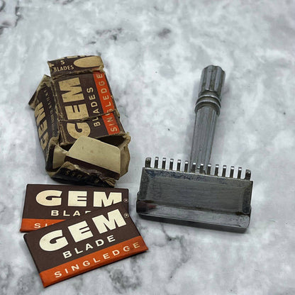 1930s GEM Micromatic Single Edge Safety Razor with Blades SE9