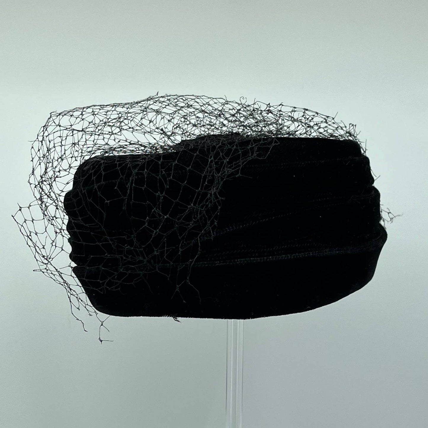 Vintage 1940s Black Velvet Pillbox Hat with Netting HB1