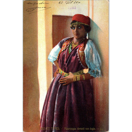 Scenes Et Types Mauresque Devant Son Logis People from Maghreb Postcard P2-11