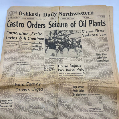 1960 Jul 1 OSHKOSH DAILY NORTHWESTERN Newspaper Castro Seizes Oil Plants TI6-18