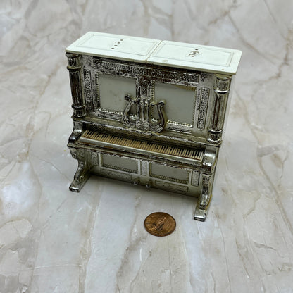 Vintage Piano Salt and Pepper Pop Up Shakers Davis Products USA Plastic TA9