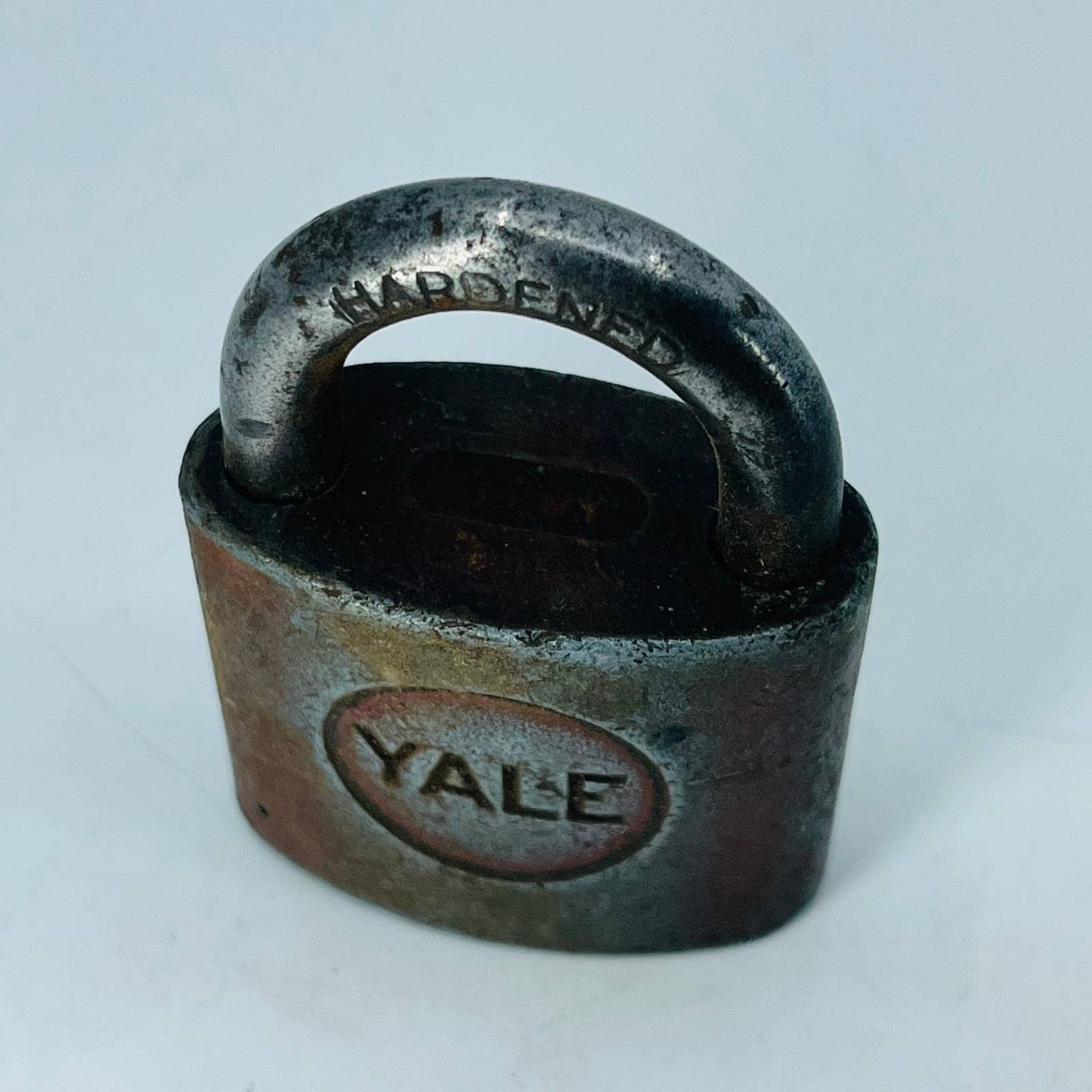 Vintage Art Deco Yale & Towne Yale Hardened Red Lock Padlock No Key SA8-3