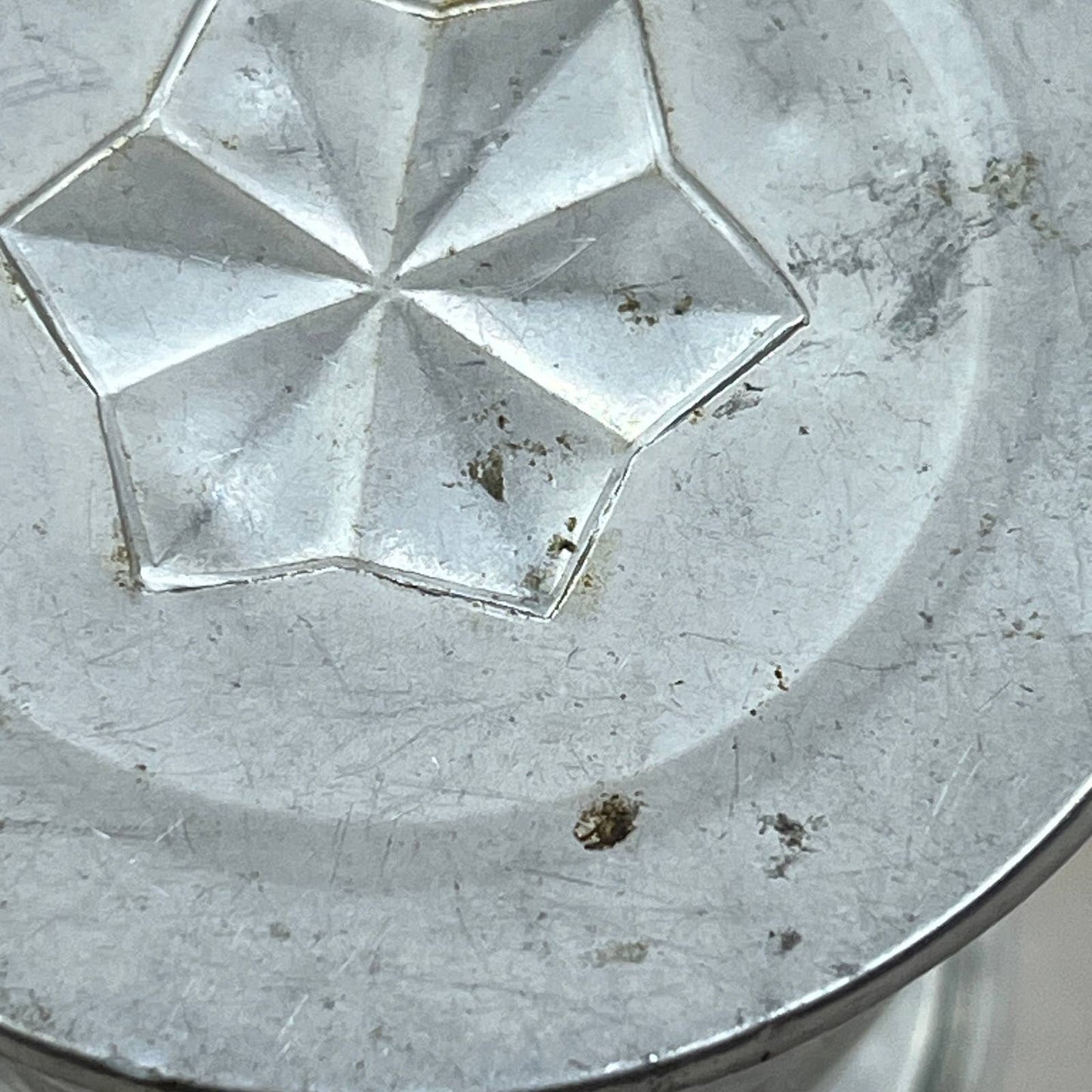 Vintage Tin Collapsible Drinking Cup with 6 Pointed Star on Lid TC5-S3