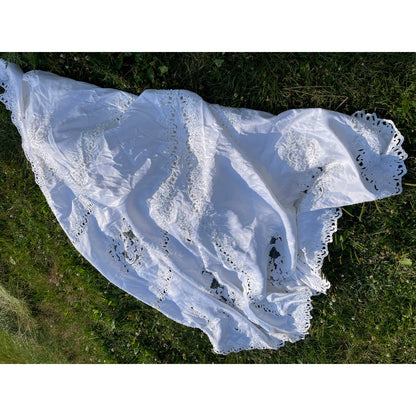 Vintage Forever Yours David’s Bridal Wedding Dress with Long Train