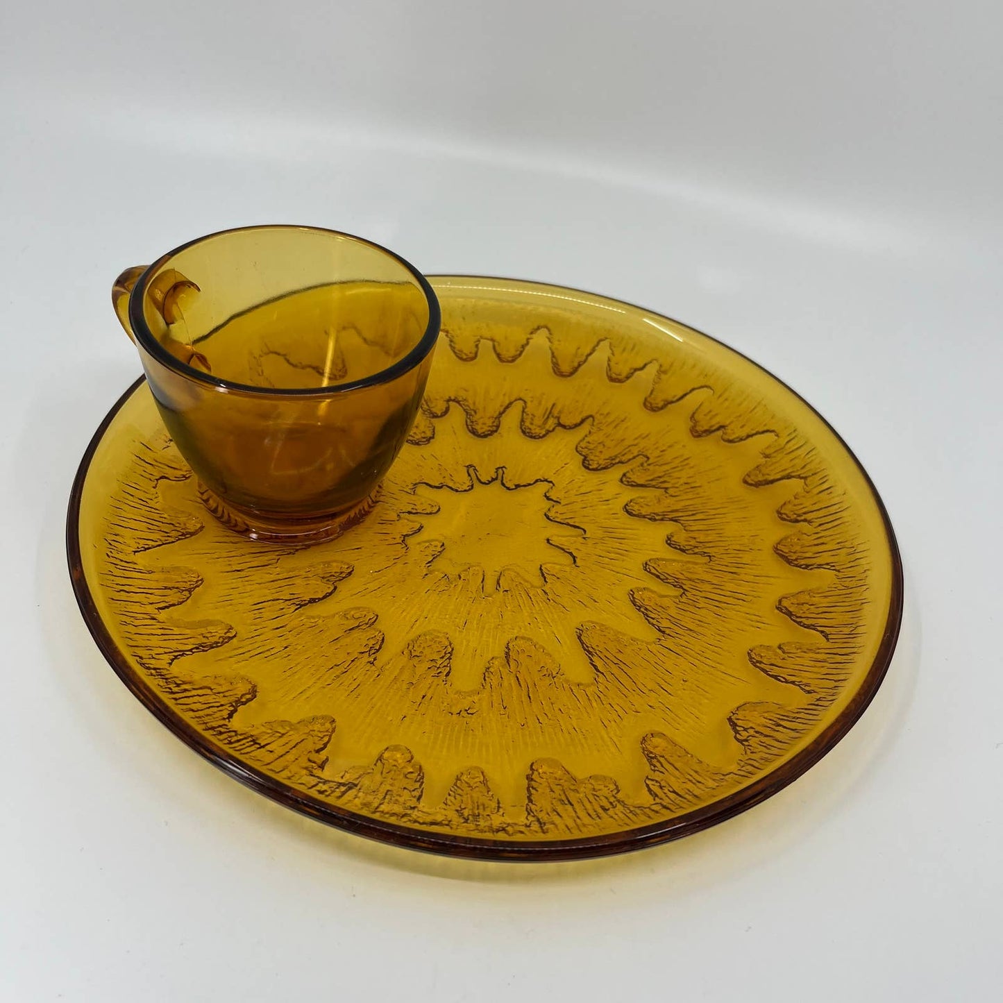 VTG Indiana Glass Golden Honey Amber Sunburst Snack Set 8 Piece Plates Cups TB5