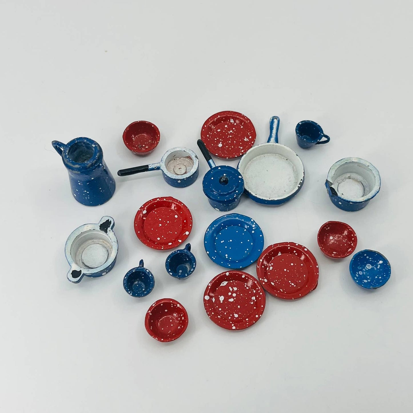 Miniature Red and Blue Graniteware Enamel Dishes Cookware 19pc Toy Dollhouse SB4